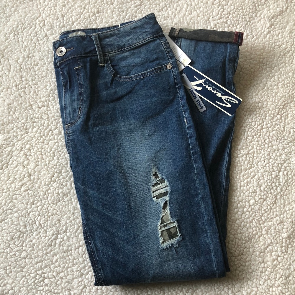 NWT Seven7 Distressed Camo Patch Skinny Jeans